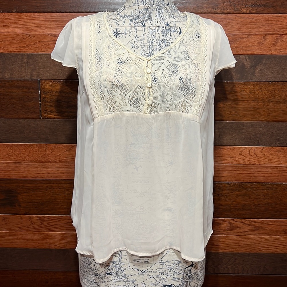 Truce Lacey V Neck Short Sleeve Off White/ Cream Colored Floral Blouse